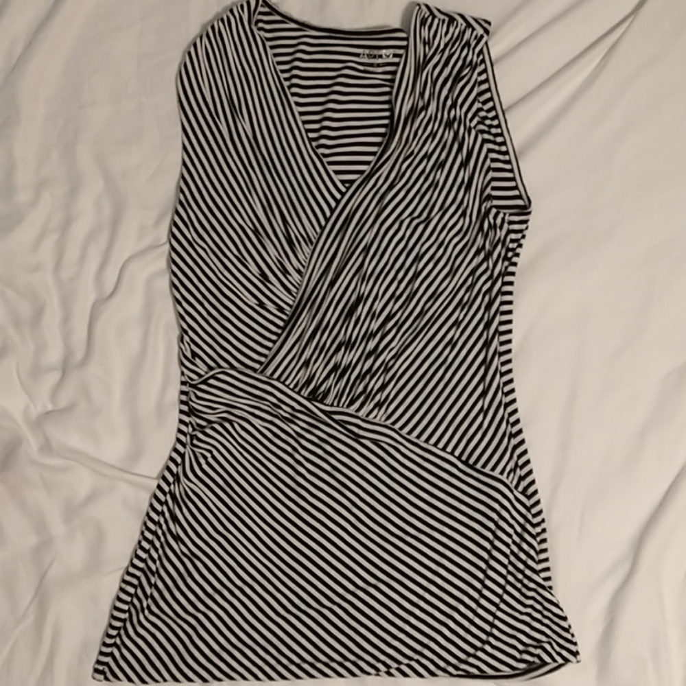 Black & White Ruched V-Neck Stretch Sleeveless Top